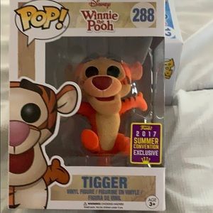 Pop Tigger, flocked